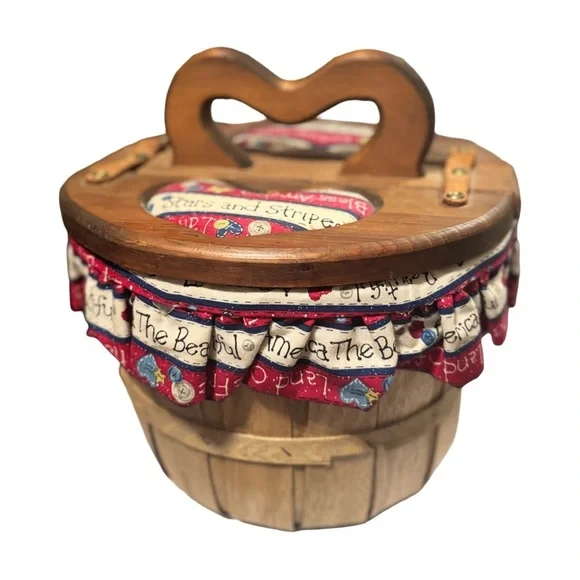 Vintage Sewing Bushel Basket Split Lid Floral Patriotic Theme - Picture 3 of 16